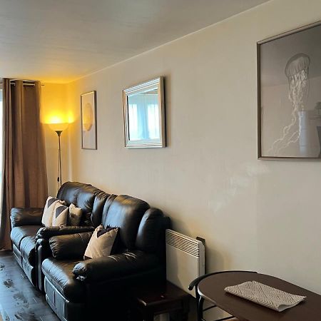 Radiant2 Bedroom Apartment In The Heart Of Harlow Town Екстер'єр фото