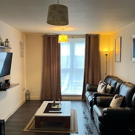 Radiant2 Bedroom Apartment In The Heart Of Harlow Town Екстер'єр фото
