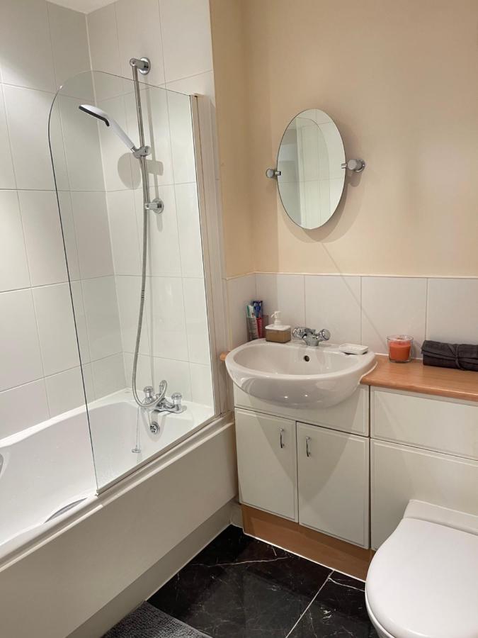 Radiant2 Bedroom Apartment In The Heart Of Harlow Town Екстер'єр фото