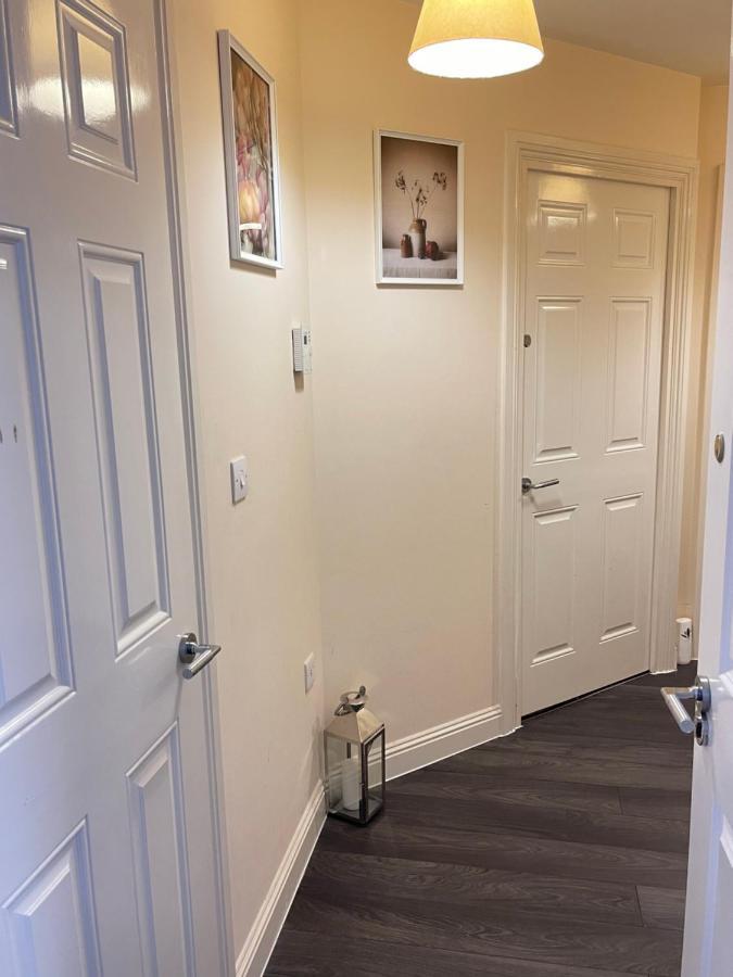 Radiant2 Bedroom Apartment In The Heart Of Harlow Town Екстер'єр фото