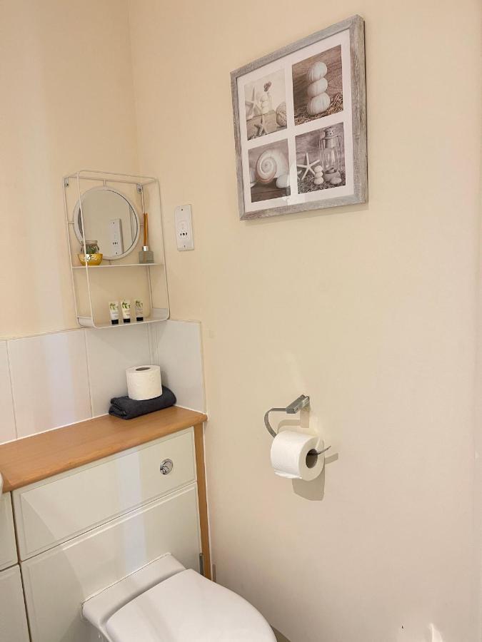 Radiant2 Bedroom Apartment In The Heart Of Harlow Town Екстер'єр фото