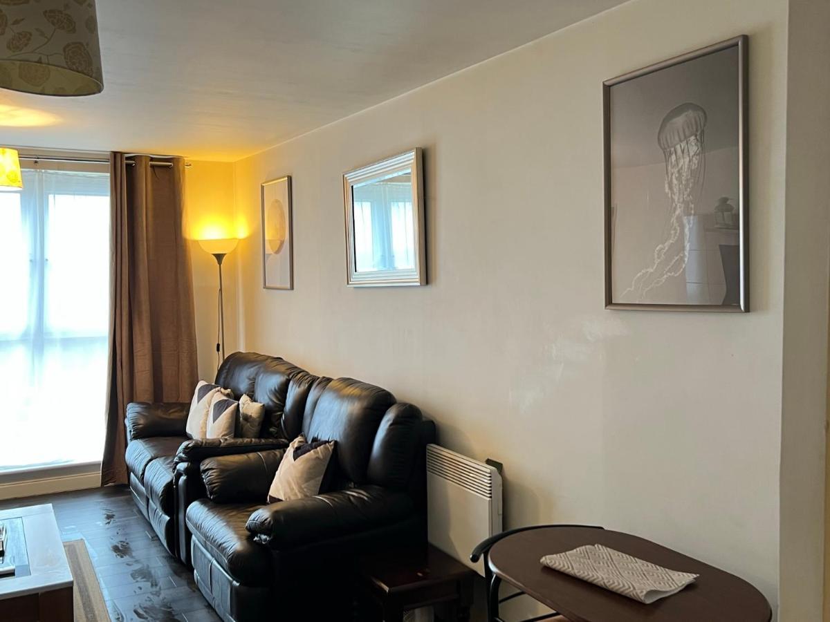 Radiant2 Bedroom Apartment In The Heart Of Harlow Town Екстер'єр фото