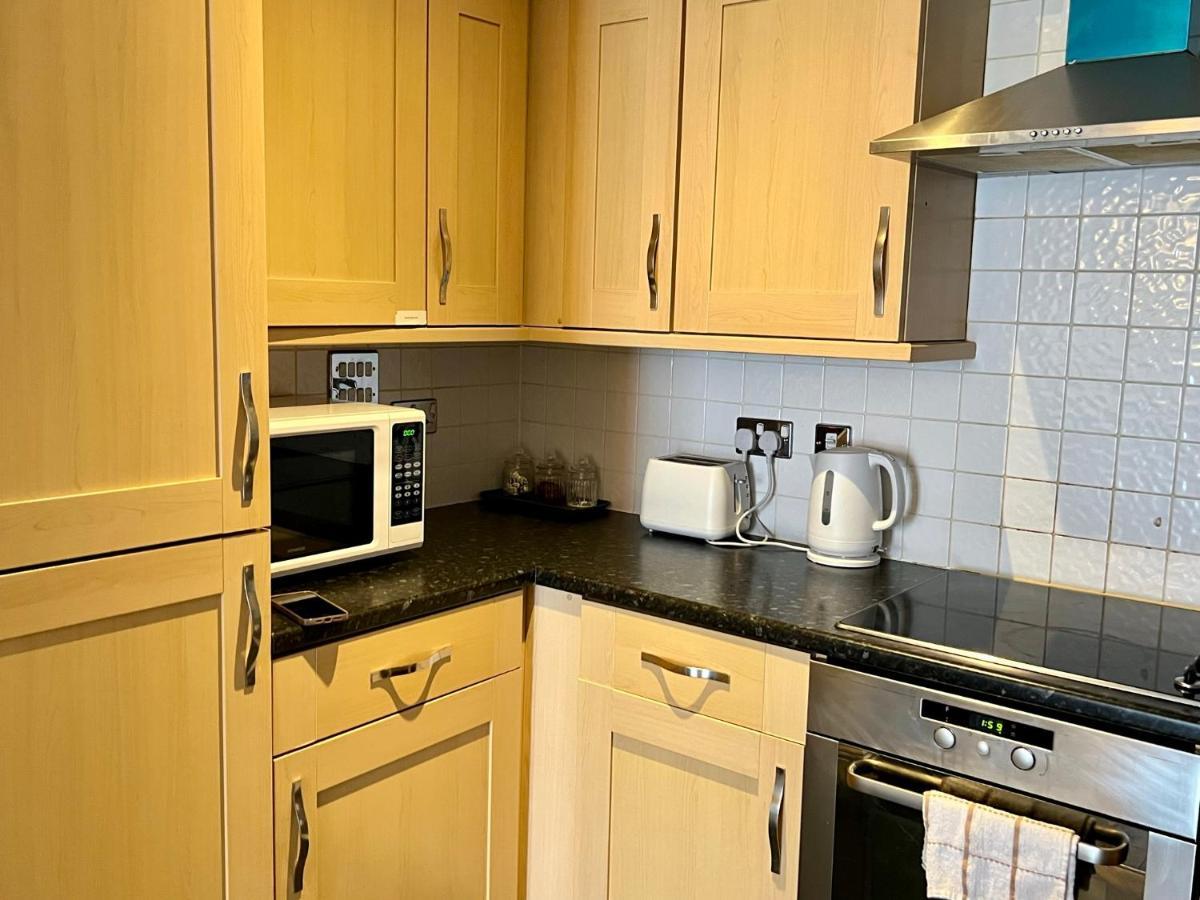 Radiant2 Bedroom Apartment In The Heart Of Harlow Town Екстер'єр фото