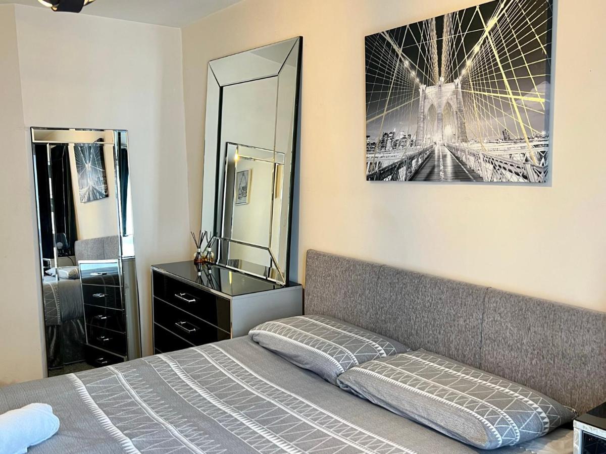 Radiant2 Bedroom Apartment In The Heart Of Harlow Town Екстер'єр фото