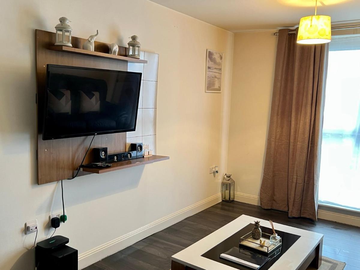 Radiant2 Bedroom Apartment In The Heart Of Harlow Town Екстер'єр фото