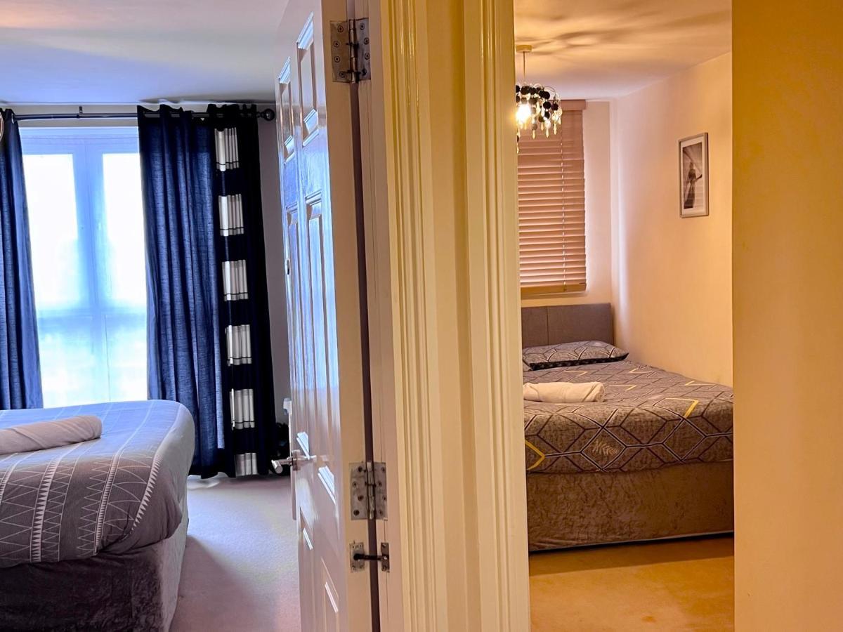 Radiant2 Bedroom Apartment In The Heart Of Harlow Town Екстер'єр фото